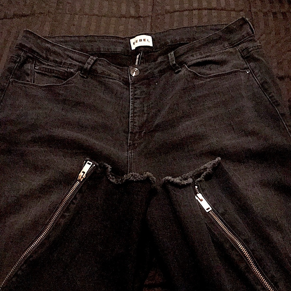 “THE ICON HIGH RISE”